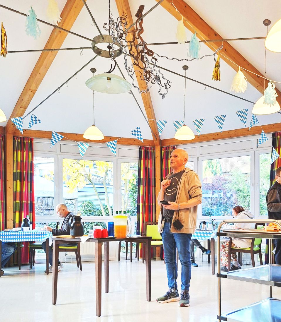 Detlev begrüßt alle.