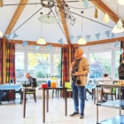 Detlev Dobers begrüßt die Festgäste.