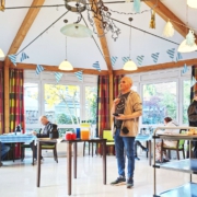 Detlev Dobers begrüßt die Festgäste.