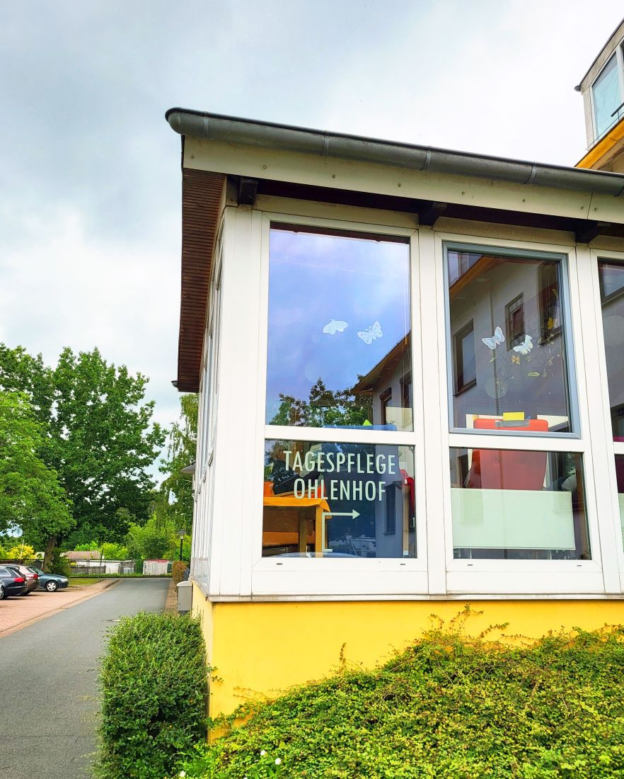 Der Wintergarten der Tagespflege Ohlenhof überblickt den Campus Gröpelingen.