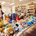 Die Plüschtiere warten auf die Kinder