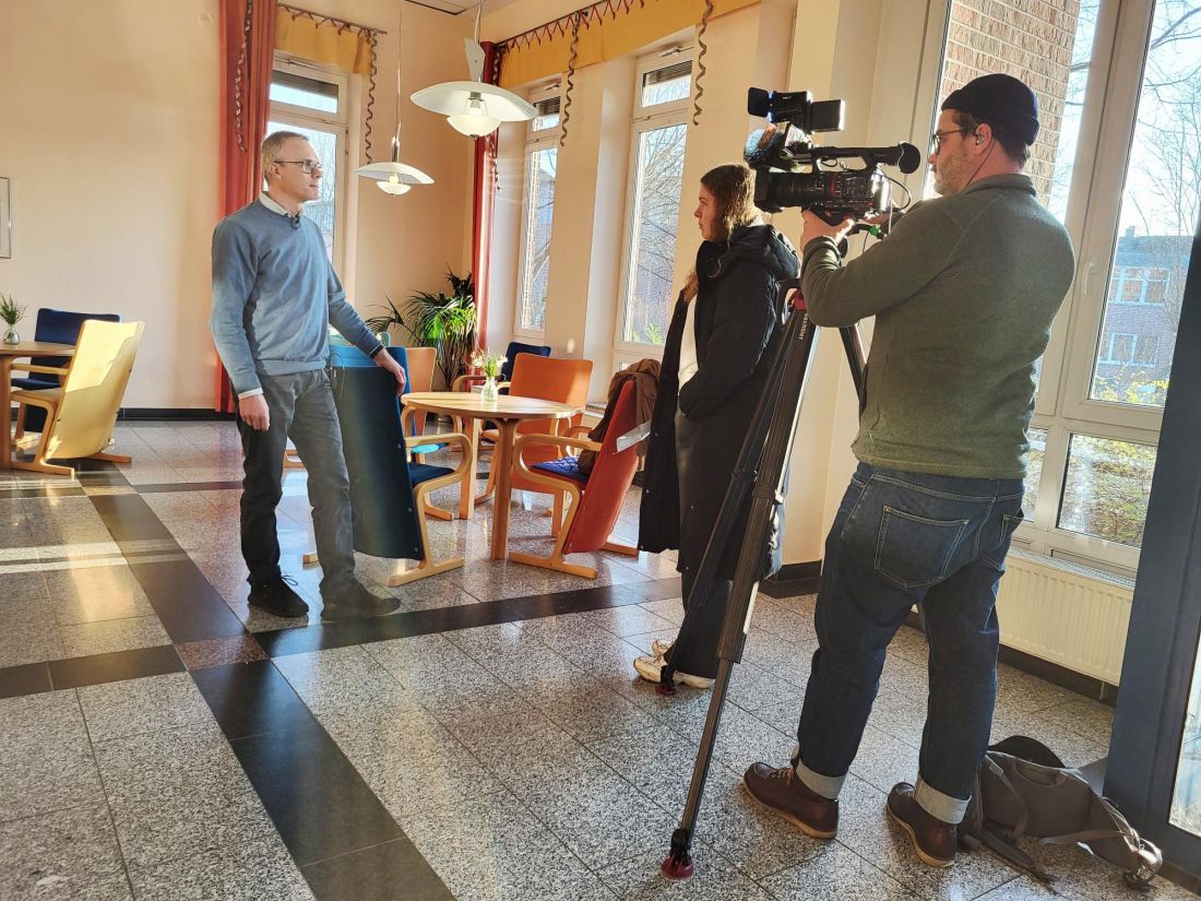Bereichsleiter Jens Bonkowski wird zur Situation der Pflegebedürftigen in Bremen interviewt.