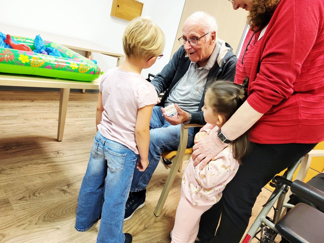 Herr H. verrät einen Kartentrick